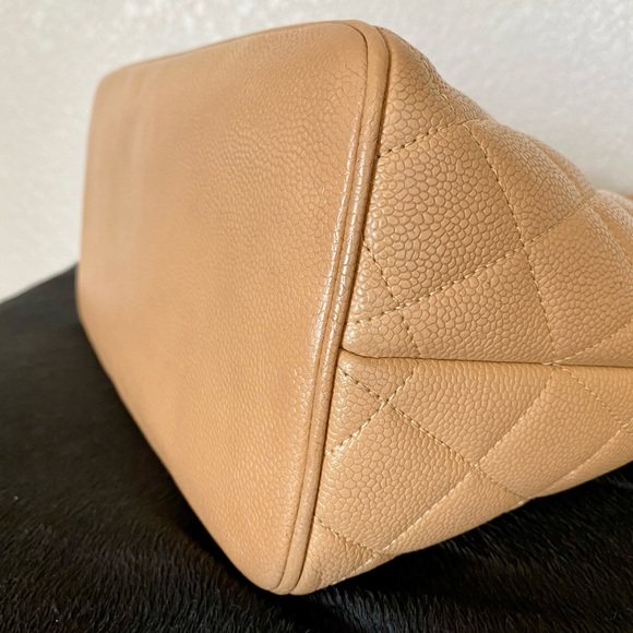 ✨SOLD✨Chanel Caviar Medallion Tote - Picture 9 of 11